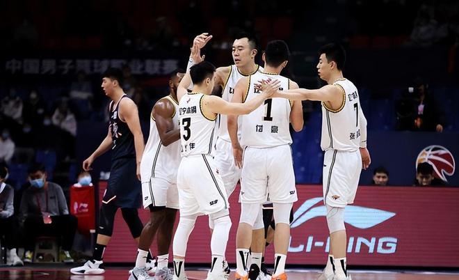 辽宁男篮实力不俗，轻松击败对手
