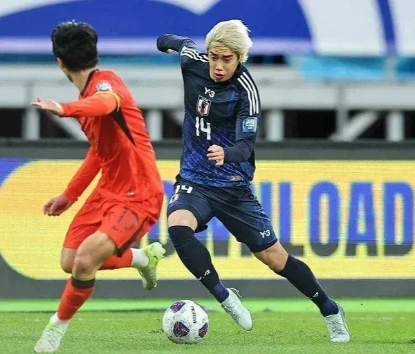 包含本泽马开场5分钟连进两球，孙兴慜防线形同虚设！的词条
